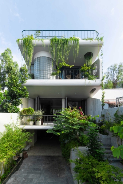 Plants Cascade Down The Exterior Of This New Home