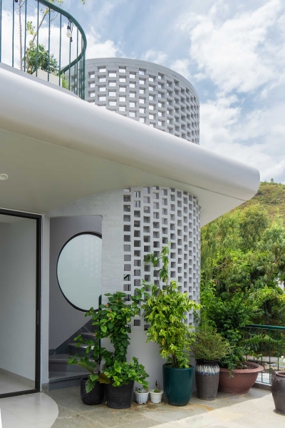 Plants Cascade Down The Exterior Of This New Home