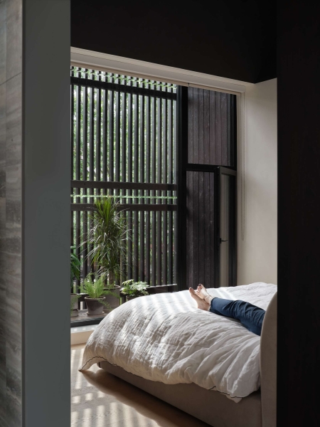 Dark Meets Light in This Moody, Skylit Toronto Home