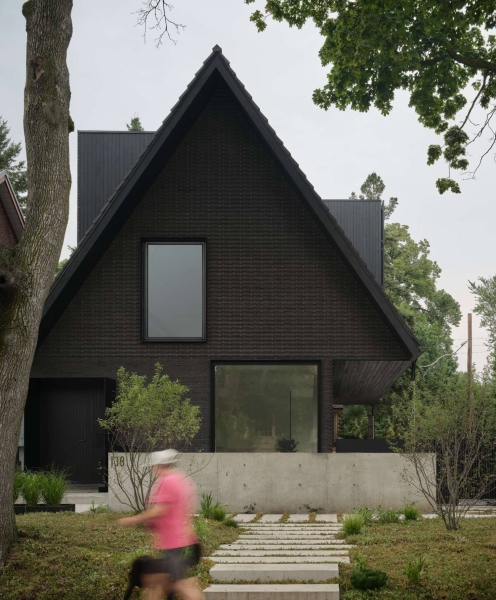 Dark Meets Light in This Moody, Skylit Toronto Home