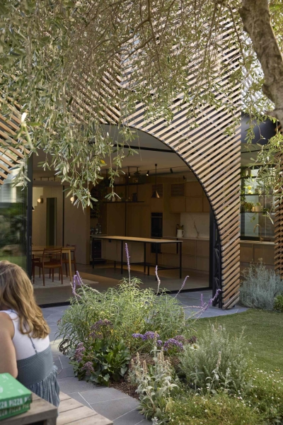 How A Wood Screen Turned This Home Extension Into A Design Showpiece