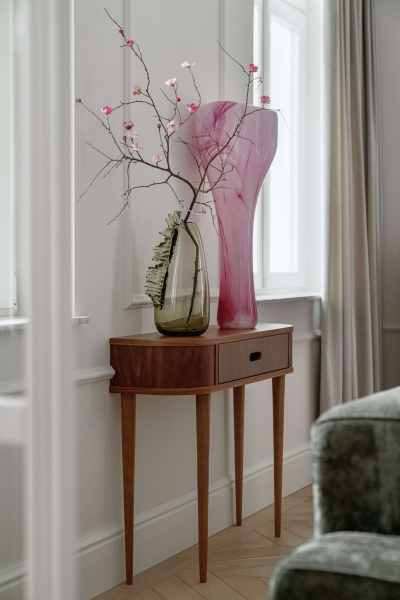 Inside an apartment where art meets soft minimalism