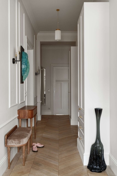 Inside an apartment where art meets soft minimalism