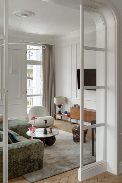 Inside an apartment where art meets soft minimalism