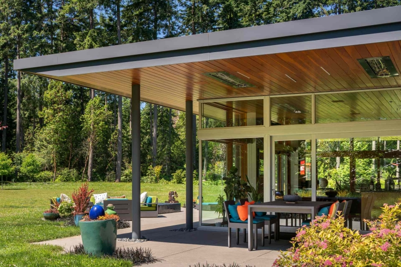 Modern meets nature in this home that opens to a meadow in the trees