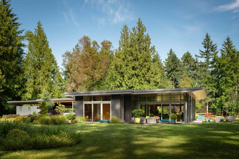 Modern meets nature in this home that opens to a meadow in the trees