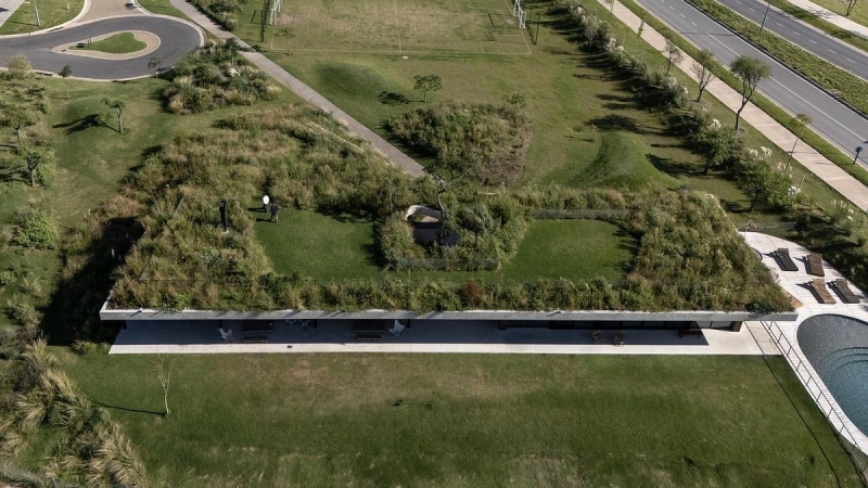 A Clubhouse That Grows from the Landscape