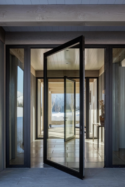 A Modern Farmhouse Full Of Southern Warmth and Mountain Stillness