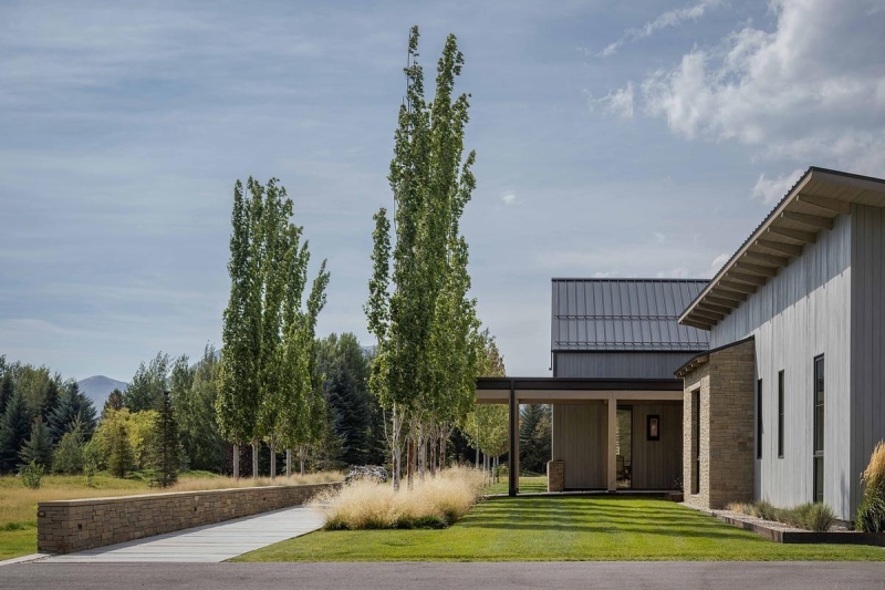 A Modern Farmhouse Full Of Southern Warmth and Mountain Stillness