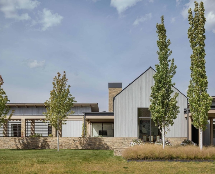 A Modern Farmhouse Full Of Southern Warmth and Mountain Stillness