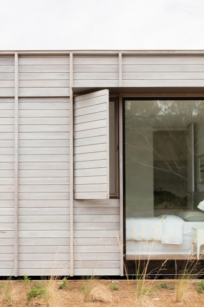A Prefab Home With A Courtyard Designed to Embrace the Landscape