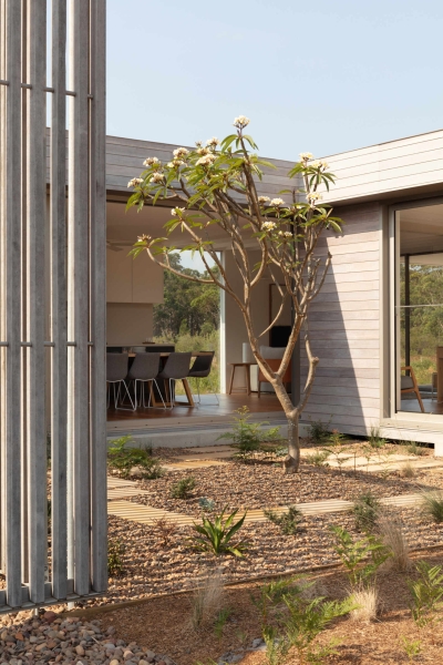 A Prefab Home With A Courtyard Designed to Embrace the Landscape