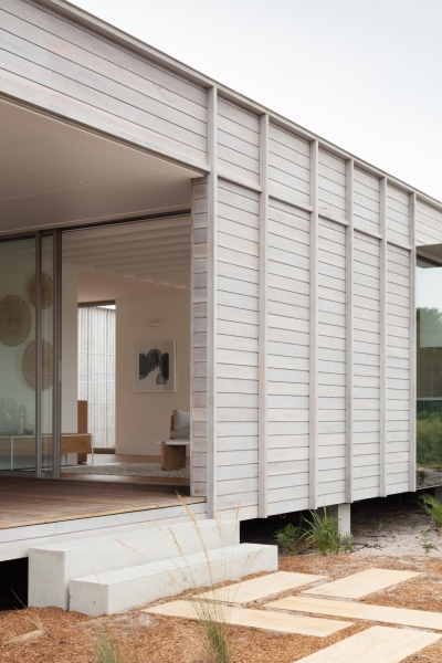 A Prefab Home With A Courtyard Designed to Embrace the Landscape