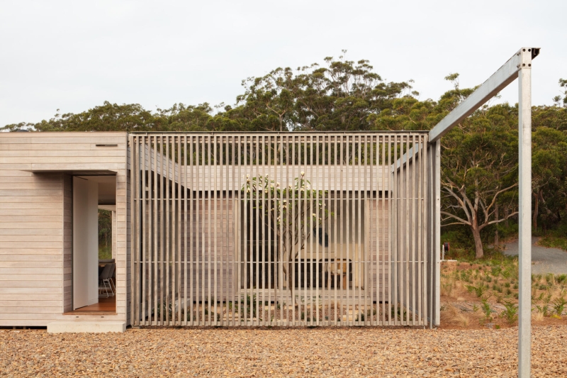 A Prefab Home With A Courtyard Designed to Embrace the Landscape