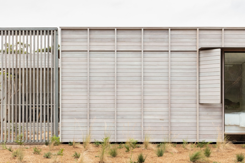 A Prefab Home With A Courtyard Designed to Embrace the Landscape