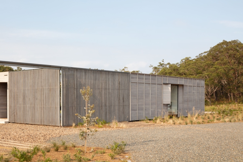 A Prefab Home With A Courtyard Designed to Embrace the Landscape
