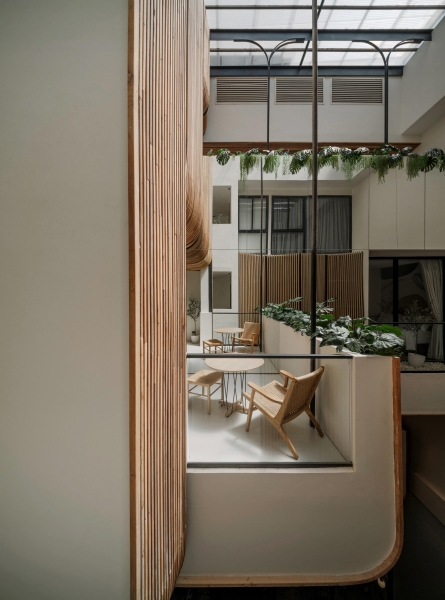 A Sculptural Facade Hides One Of This City's Most Tranquil Stays