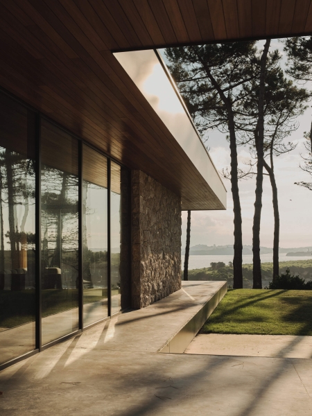 A Seaside Home Where Limestone, Wood, and Glass Unite