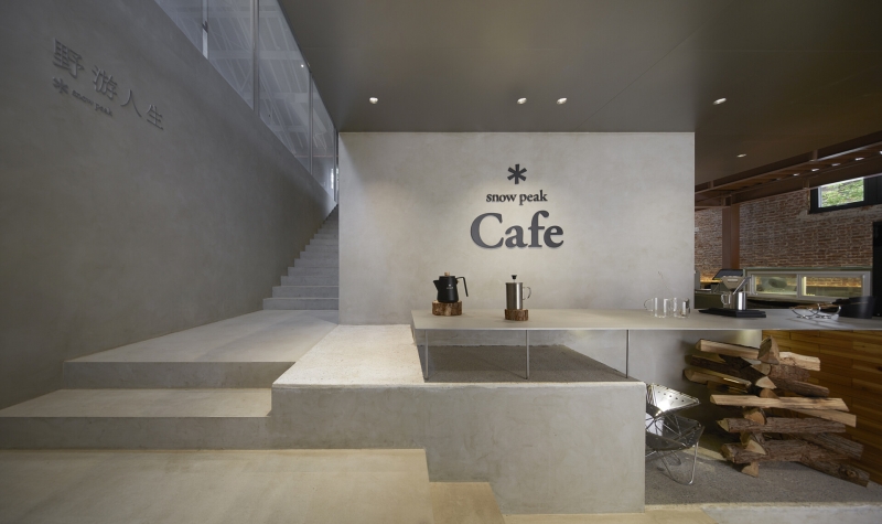 Before and After - A Renovated 1950s Red-Brick Warehouse Turned It Into A Cafe