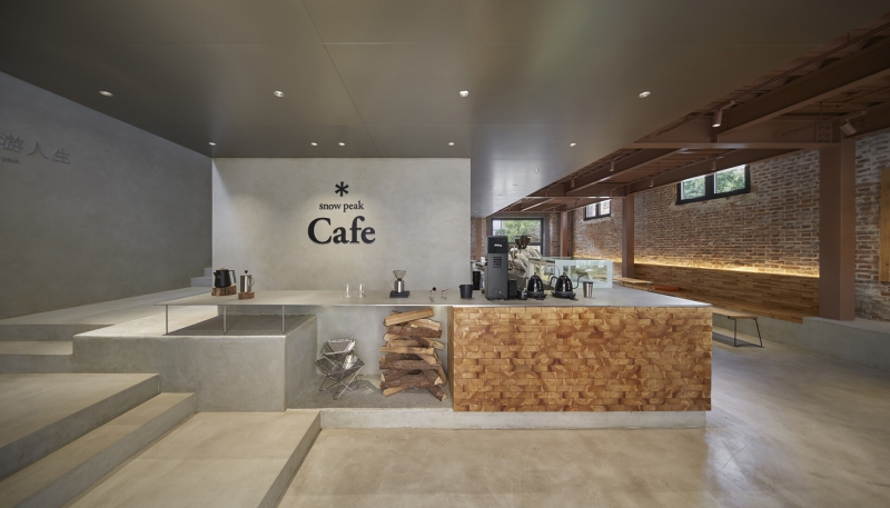 Before and After - A Renovated 1950s Red-Brick Warehouse Turned It Into A Cafe
