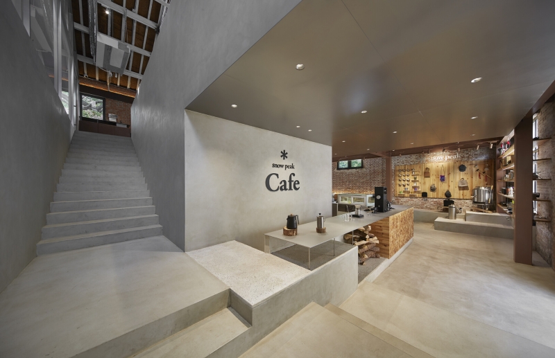 Before and After - A Renovated 1950s Red-Brick Warehouse Turned It Into A Cafe