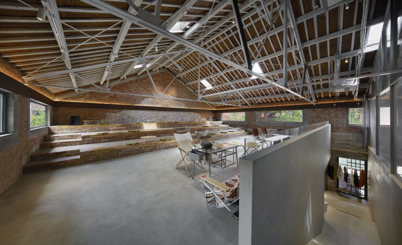 Before and After - A Renovated 1950s Red-Brick Warehouse Turned It Into A Cafe