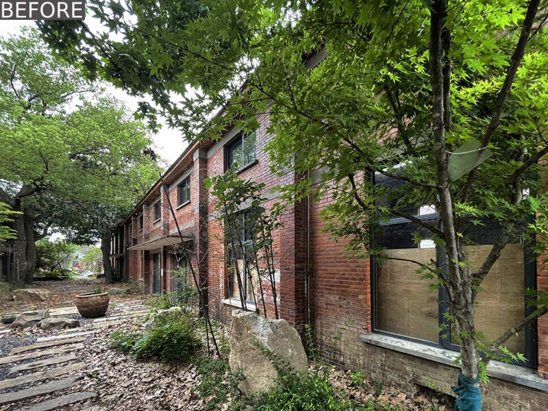 Before and After - A Renovated 1950s Red-Brick Warehouse Turned It Into A Cafe