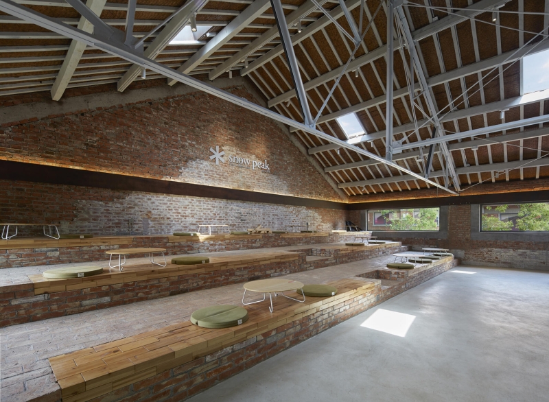 Before and After - A Renovated 1950s Red-Brick Warehouse Turned It Into A Cafe