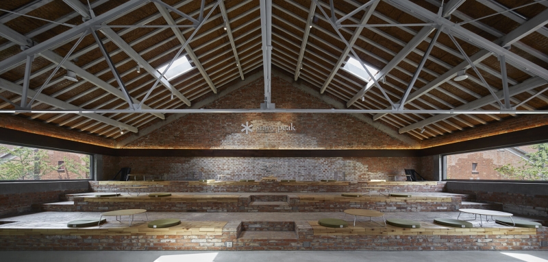 Before and After - A Renovated 1950s Red-Brick Warehouse Turned It Into A Cafe