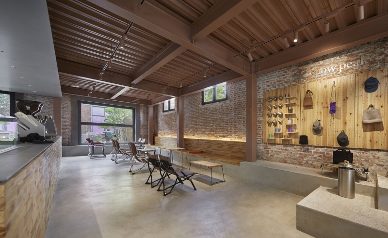 Before and After - A Renovated 1950s Red-Brick Warehouse Turned It Into A Cafe