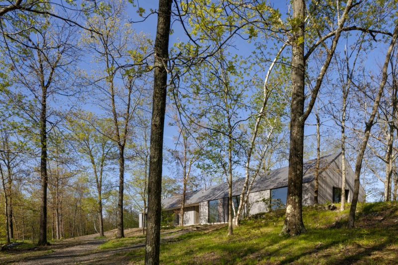 Exploring A House and Barn Where Raw Materials Meet Scenic Views