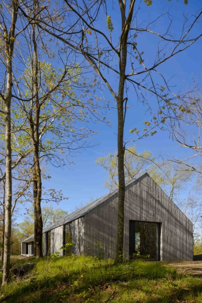 Exploring A House and Barn Where Raw Materials Meet Scenic Views