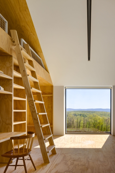 Exploring A House and Barn Where Raw Materials Meet Scenic Views