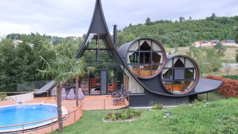 Inside a Japanese-Inspired Vineyard Home in Turkey