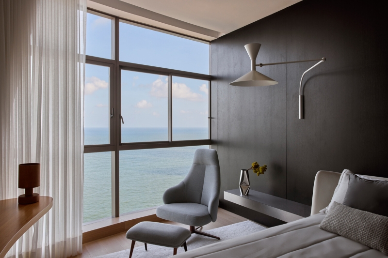 The Horizon Shapes Every Room Inside This Apartment