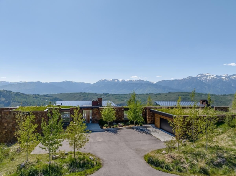 This Grass-Roofed Home With Stone Walls Feels Like It Grew From the Mountain