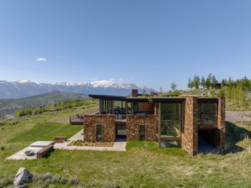 This Grass-Roofed Home With Stone Walls Feels Like It Grew From the Mountain