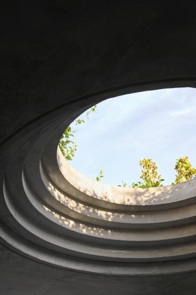 This Home's Courtyard Uses a Circular Cut-Out to Invite Light and Sky In