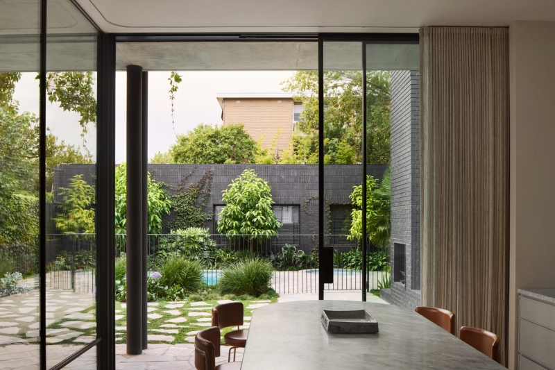 This Home's Courtyard Uses a Circular Cut-Out to Invite Light and Sky In