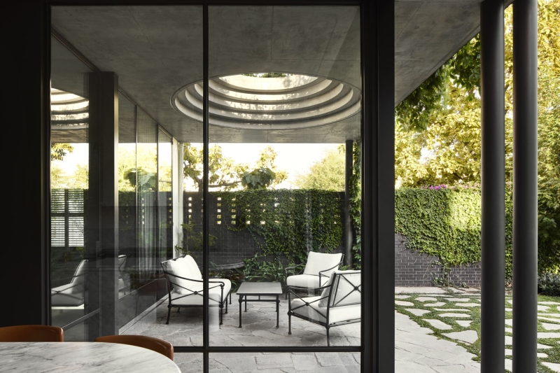 This Home's Courtyard Uses a Circular Cut-Out to Invite Light and Sky In