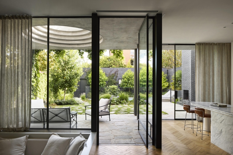 This Home's Courtyard Uses a Circular Cut-Out to Invite Light and Sky In
