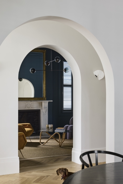 This Home's Courtyard Uses a Circular Cut-Out to Invite Light and Sky In
