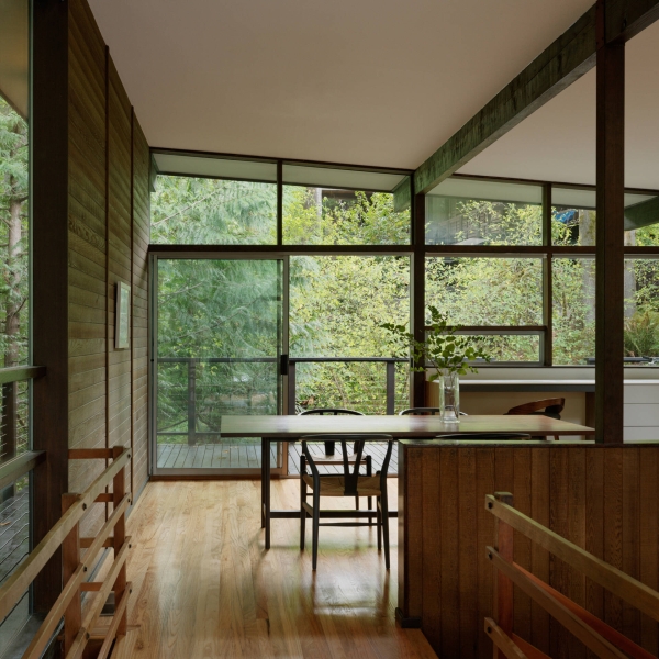This Mid-Century Modern Home Feels Like a Secret Treehouse in the Forest