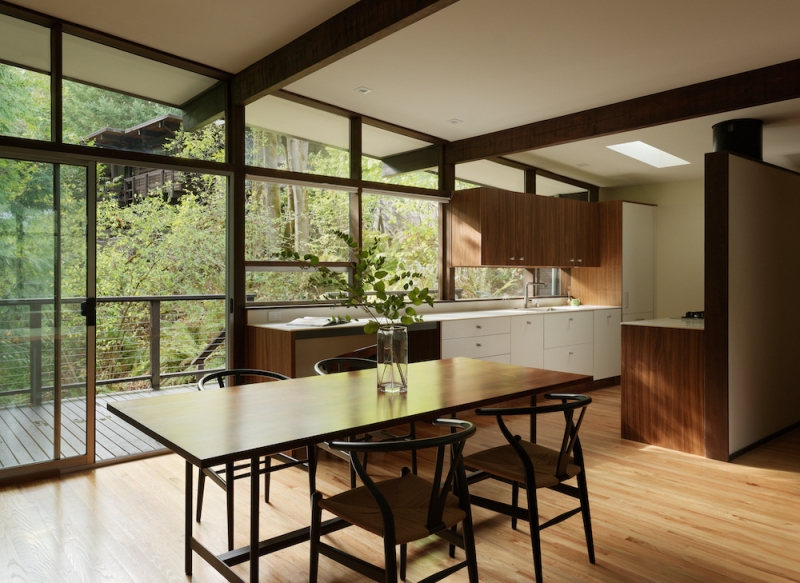 This Mid-Century Modern Home Feels Like a Secret Treehouse in the Forest