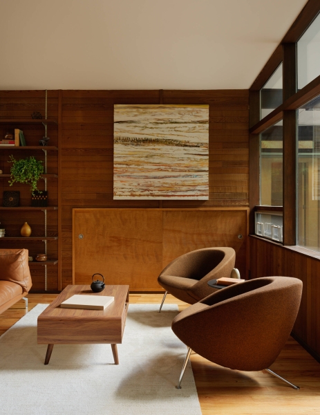 This Mid-Century Modern Home Feels Like a Secret Treehouse in the Forest