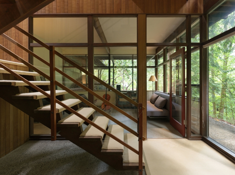 This Mid-Century Modern Home Feels Like a Secret Treehouse in the Forest