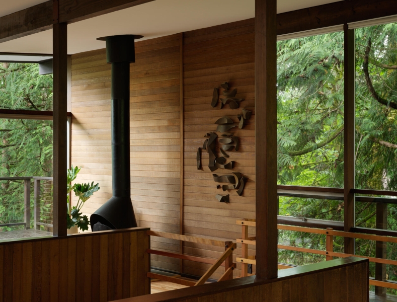 This Mid-Century Modern Home Feels Like a Secret Treehouse in the Forest