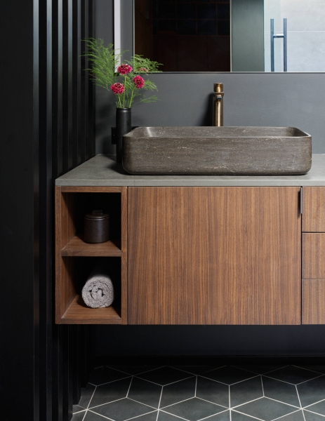 This Mid-Century Modern Home Feels Like a Secret Treehouse in the Forest