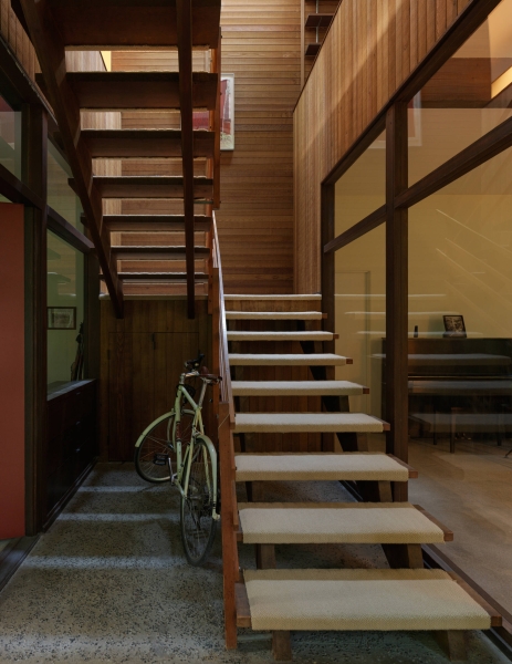 This Mid-Century Modern Home Feels Like a Secret Treehouse in the Forest