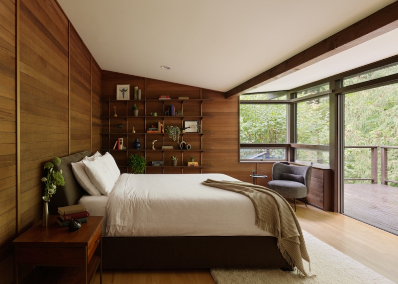 This Mid-Century Modern Home Feels Like a Secret Treehouse in the Forest